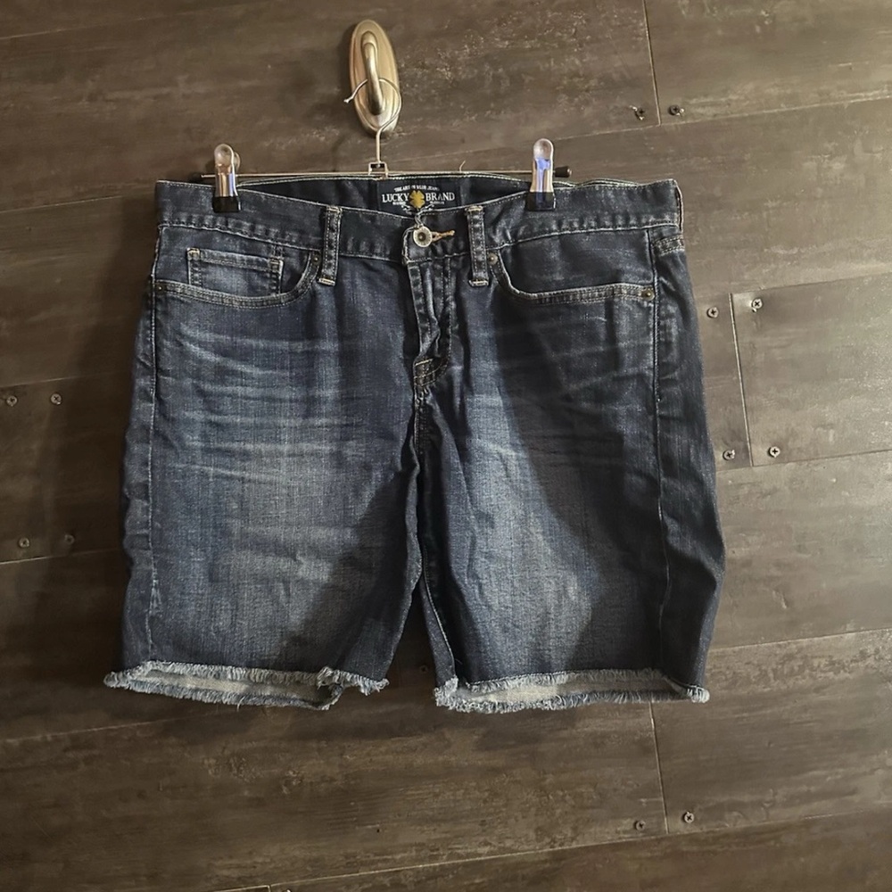 Women’s 8/29 Lucky Brand Abbey Short  blue denim 4” Raw Hem jean shorts